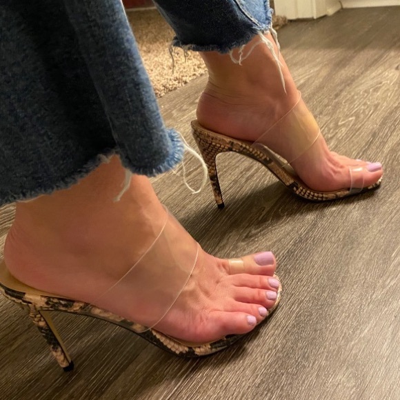 Meet your Posher, Danielle - Picture 4 of 5